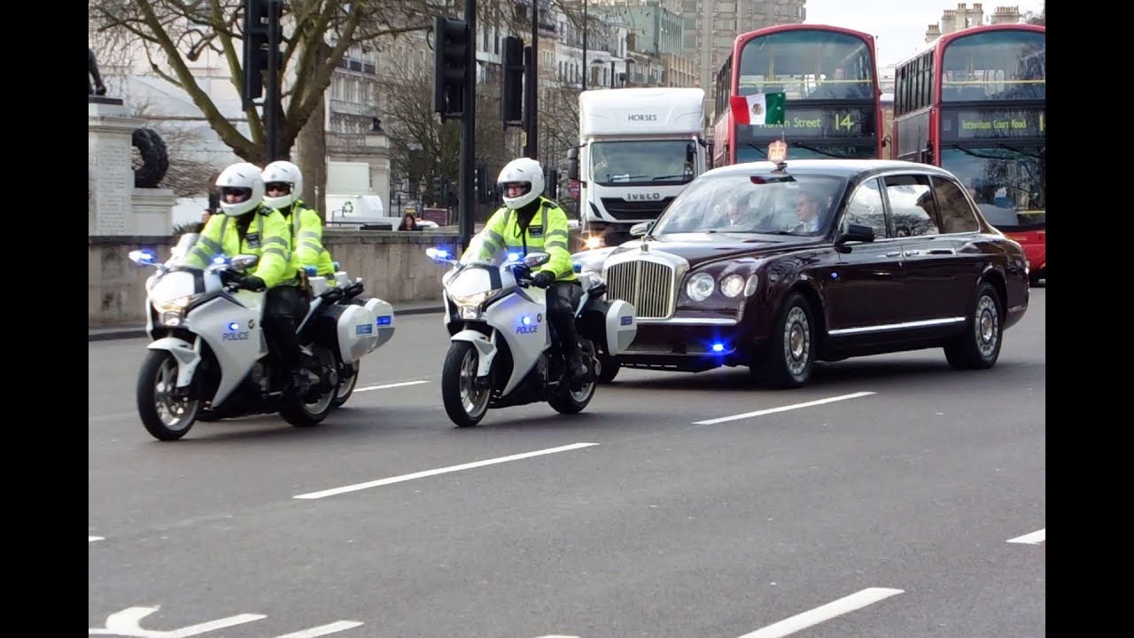 Metropolitan Police SEG Convoy - Gets Stuck in Traffic