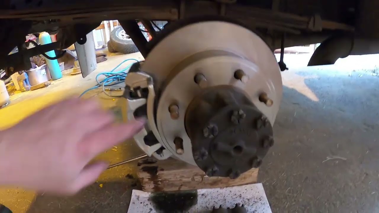 Задние тормозные колодки, роторы и суппорты Ford F-250/350 1999-2007