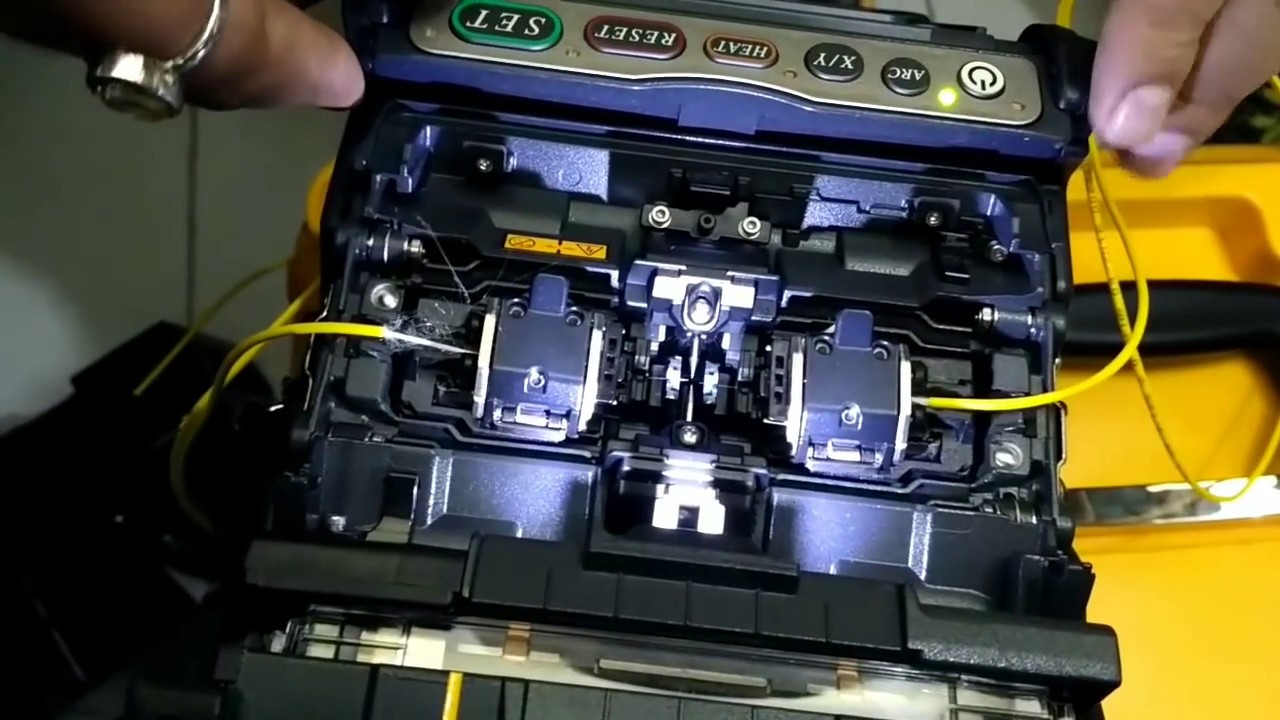 Fiber Optic cable splicing in Hindi Fujikura 80S I फाइबर ऑप्टिक केबल  splicing हिंदी में