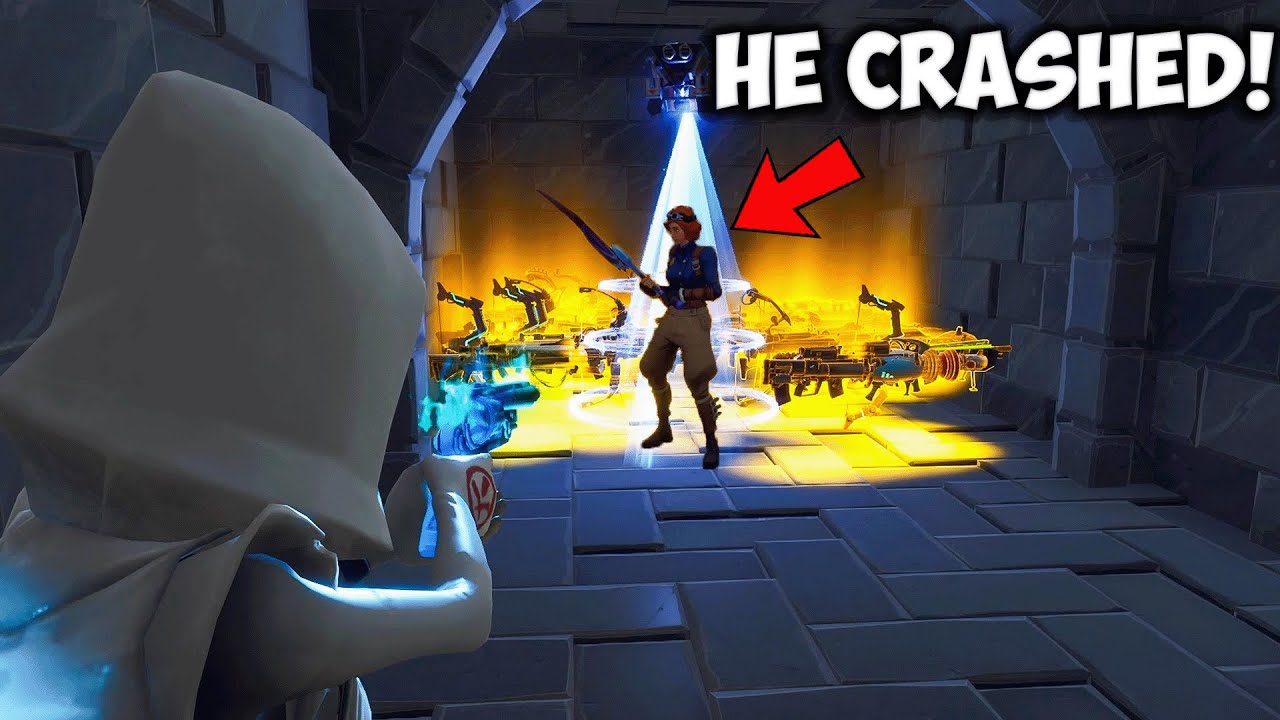 Scammer Gets Scammed by His GAME CRASHING