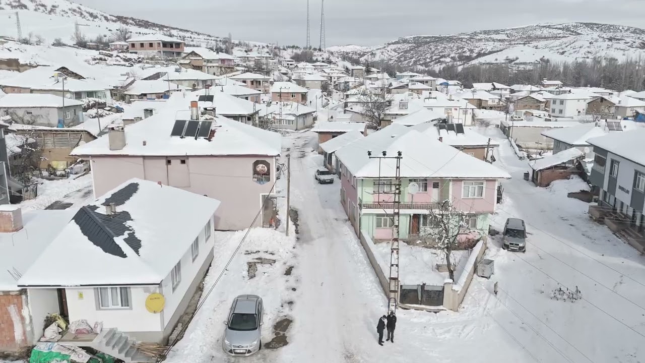Beyaza B&uuml;r&uuml;nm&uuml;ş Malum Seyit Tekke K&ouml;y&uuml; | Sulusaray Kış 4K Drone