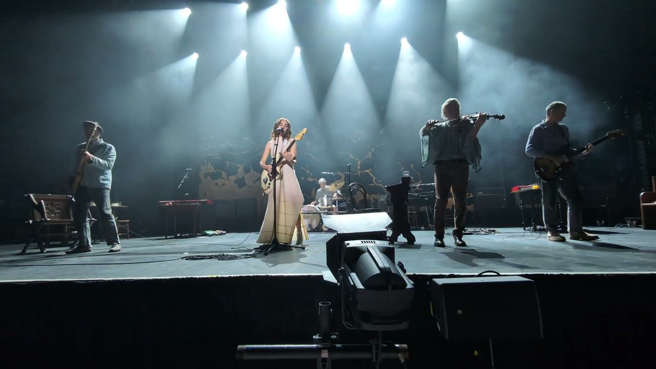 PJ Harvey - Dress - Live at Salt Shed - Chicago, IL 09/30/2024