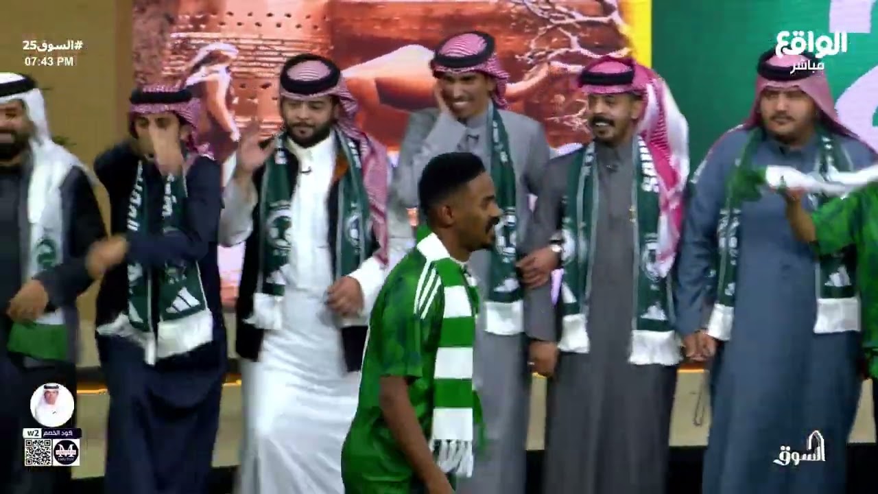 لعب المتسابقين على شيلة تعيش راية بلادي - فيصل الودعاني | #السوق25