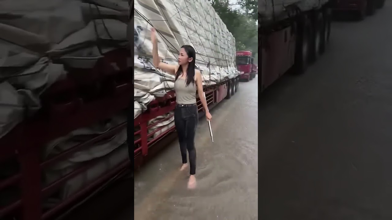 chaines girl # super# fast # lady # truck # driver # viral # video #automobile #dumptruck #