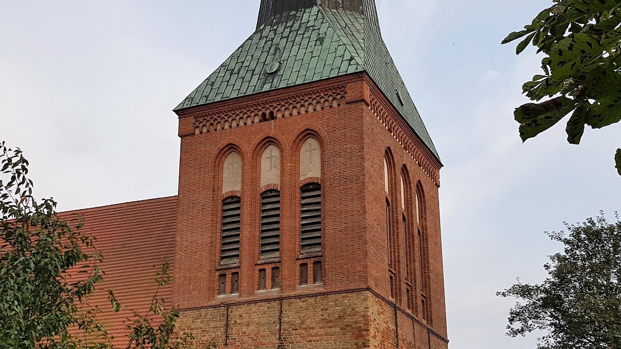 Kröpelin ev.-luth. Stadtkirche Plenum (außen/innen)
