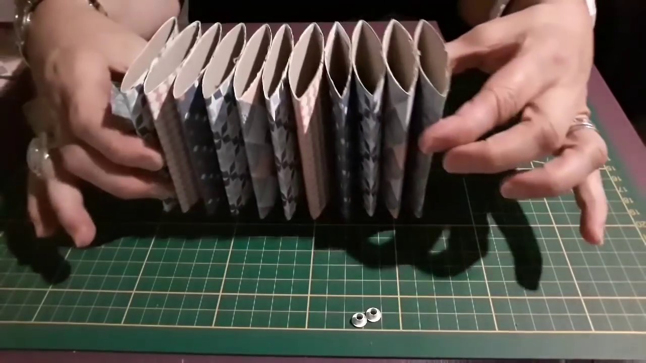 Mini album/avec des rouleaux de papier/tuto.