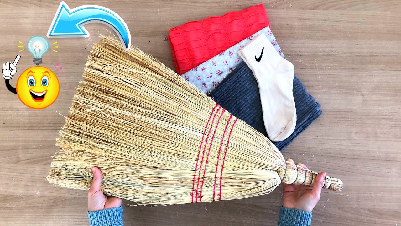 Очень сладкая идея, которую можно сделать с помощью старой соломенной метлы и носков