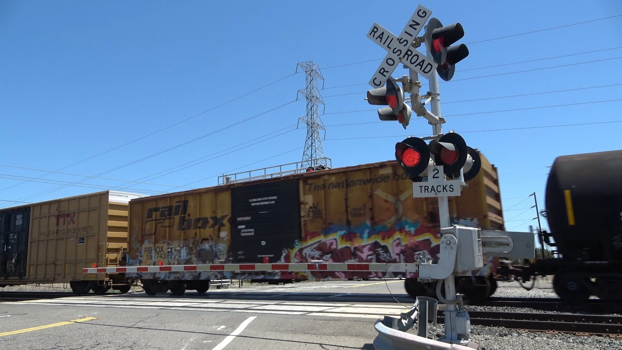 UP 8006 Manifest West - Canon Rd. Railroad Crossing, Fairfield CA