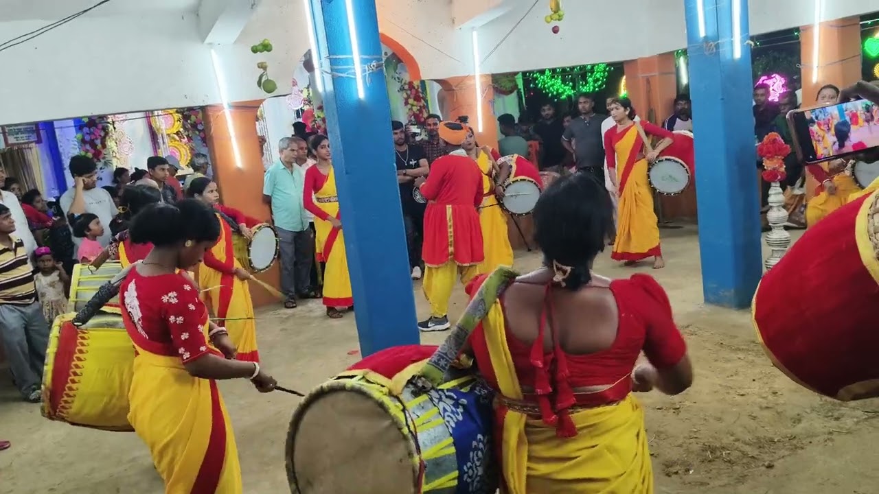 বাঙালি লেডিস ঢাকা 💃💃 Bengali ladies dhaki#subscribe #challenge #lifeisbutadream #love