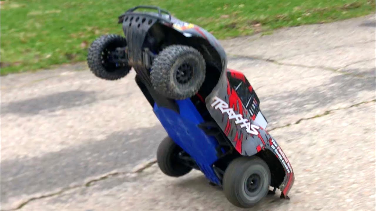 “The CHEAPEST Traxxas Slash” Project - Wisconsin PARK BASHING!!