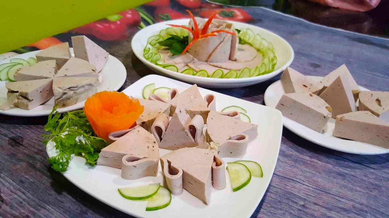 4 Cách Đơn Giản Thái Giò Lụa Bày Mâm Cỗ Đẹp