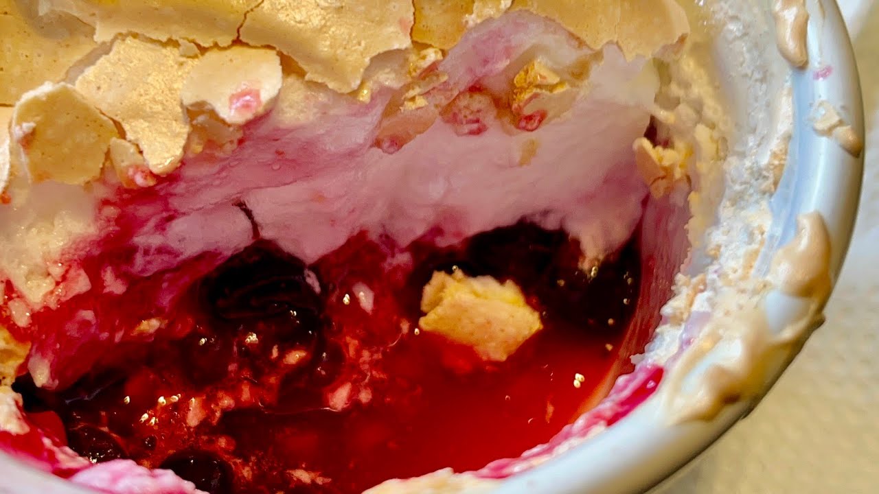 Rote Fr&uuml;chte mit &uuml;berbackenem Eischnee, total einfach Nachtisch Rezept Eiweissverwertung