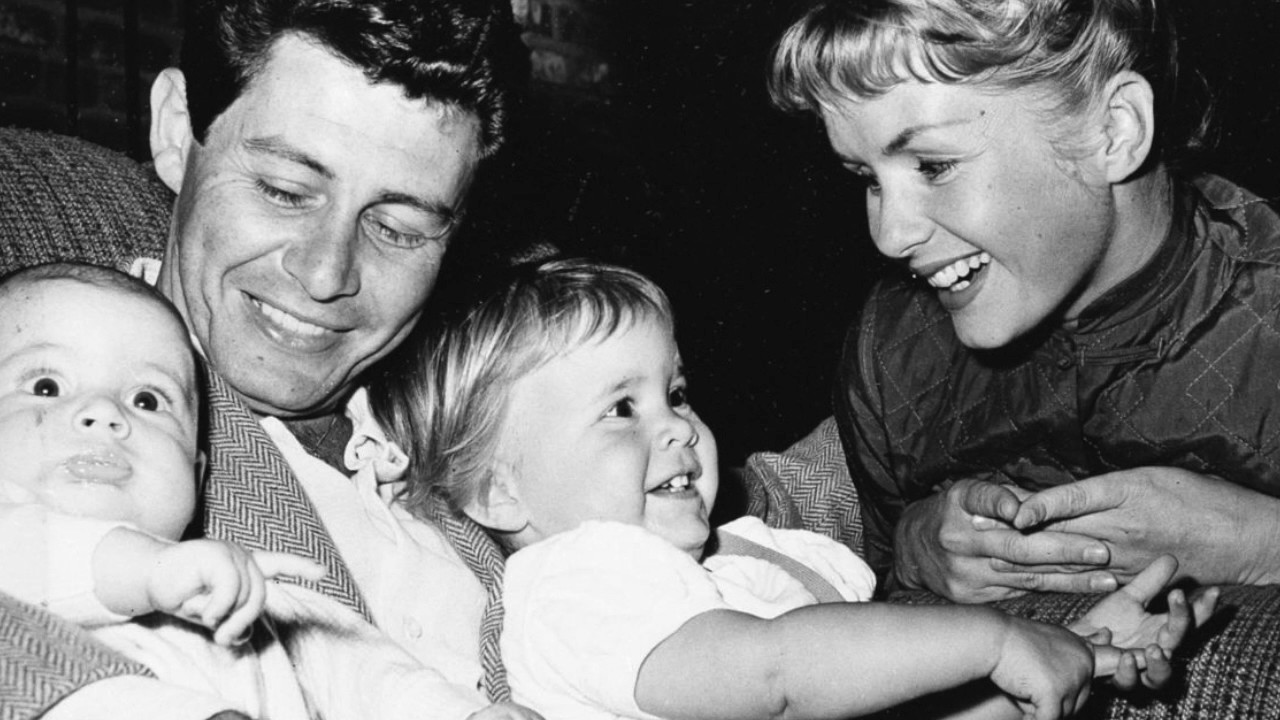 Cute Mother and Daughter  Moments (Debbie Reynolds and Carrie Fisher)