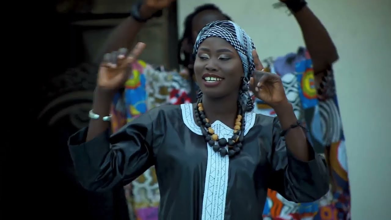 Mame Astou Fall Xarnu bii  clip officiel by SG PROD