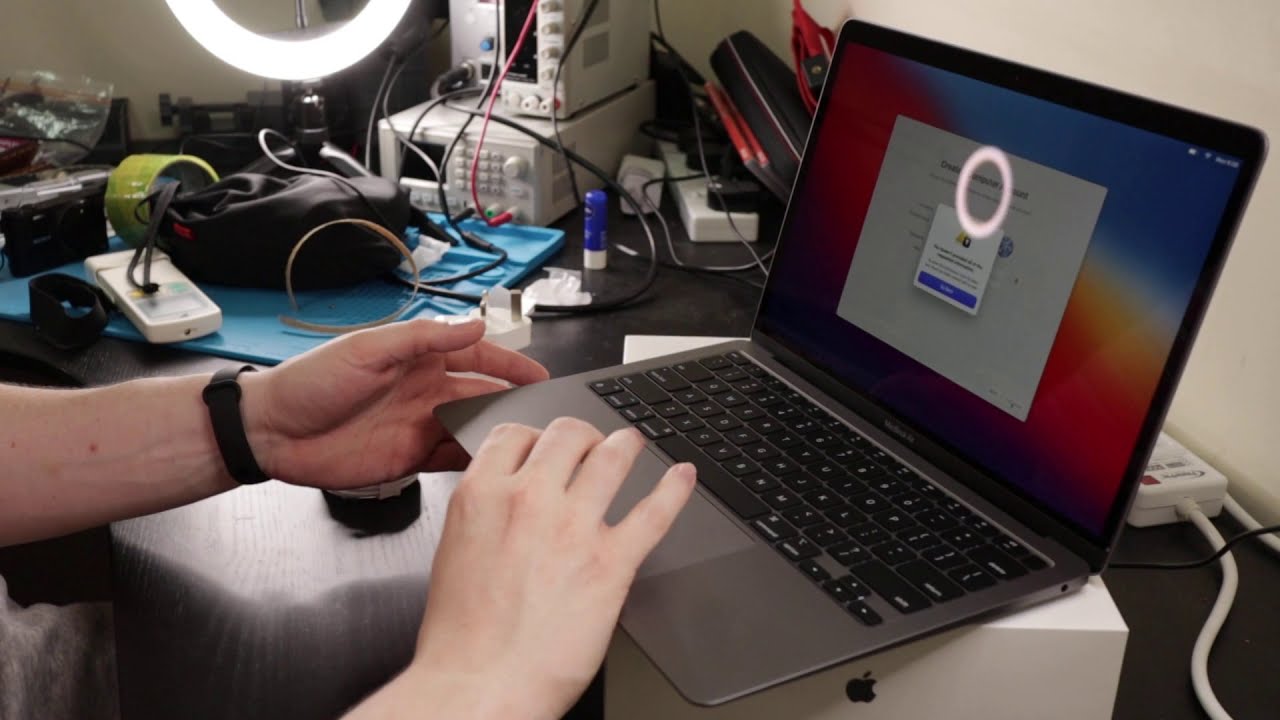 APPLE MACBOOK AIR 2020 M1 ARM UNBOXING AND POWER UP