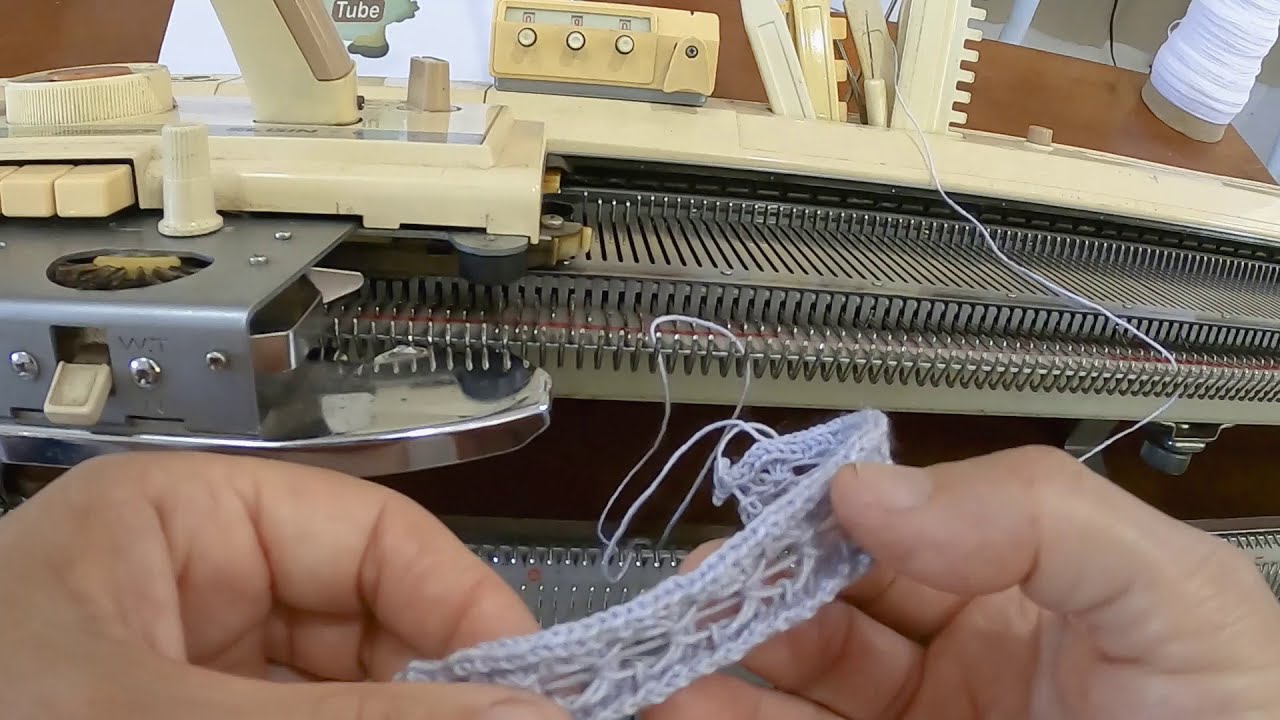 alça diferente feita em tricô à máquina