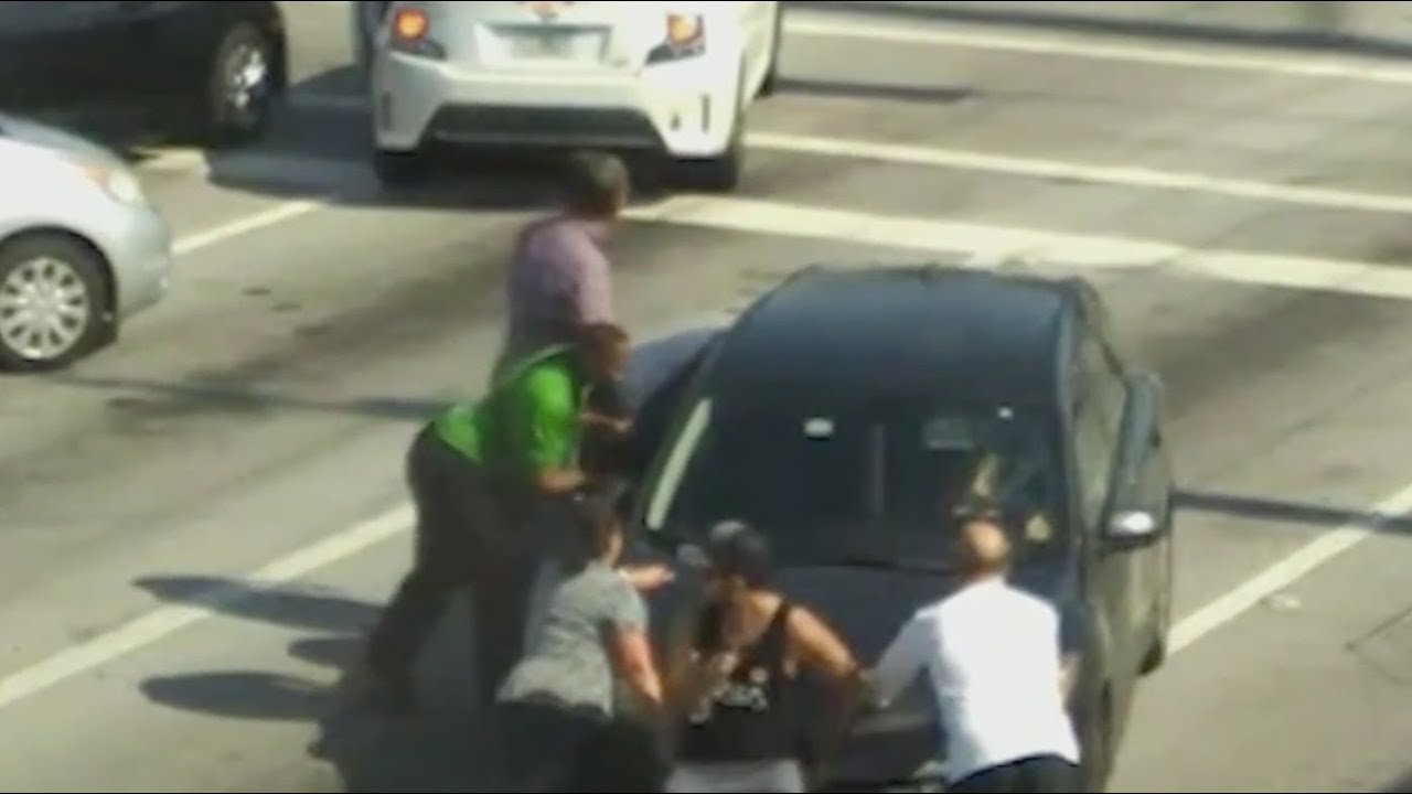 Good Samaritans save driver suffering medical episode  |  Rush Hour