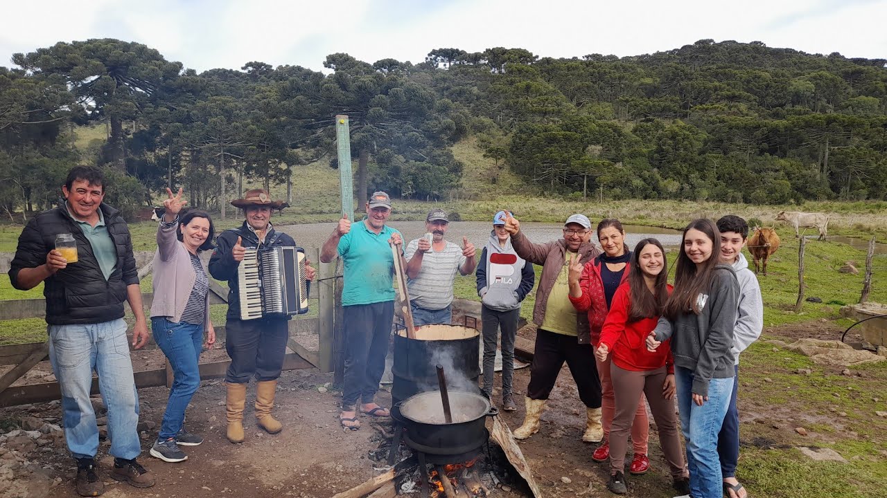 FAZENDO TORRESMO DE PORCO CAIPIRA NO SÍTIO