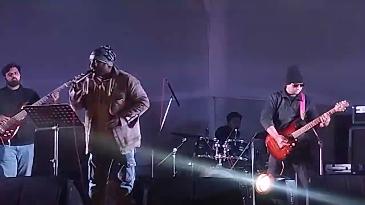 গানটা শুনে যান
