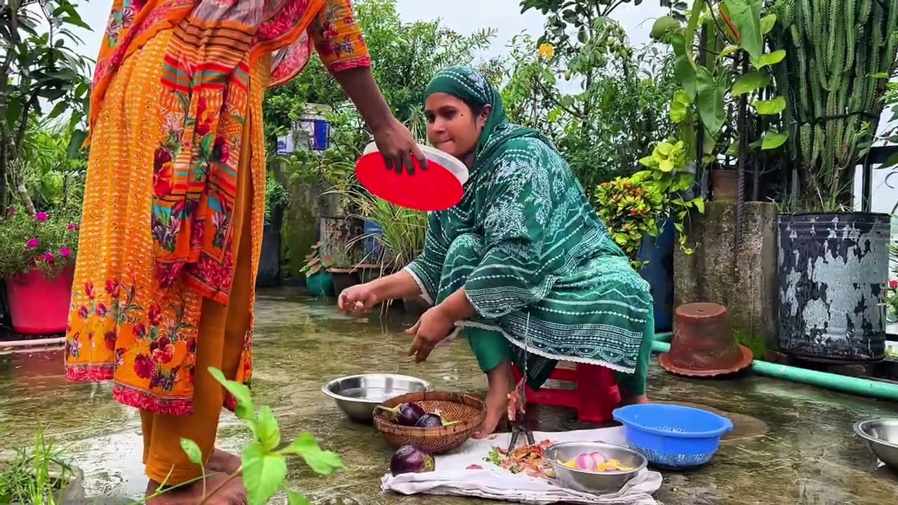 মা-চাচিদের কাছ থেকে শেখা রেসিপি করলা আলু দিয়ে রুই মাছের ঝোল! এভাবে রান্না করে খেয়ে দেখো তেতো লাগে না