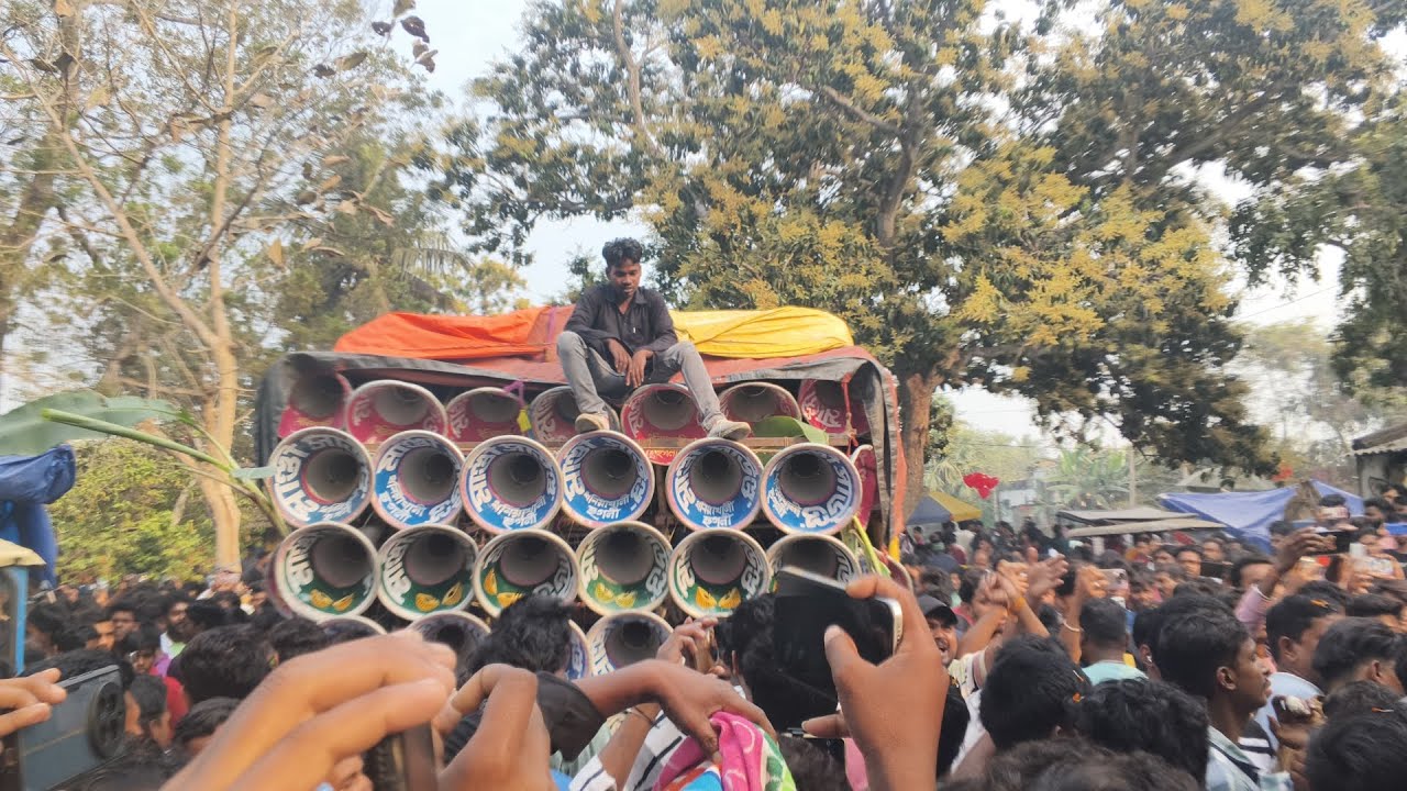 মান্ডি সাউন্ড !! পজিশন নিয়ে আসার সময় যেমনটা তাকে দেখতে লাগে। 😡
