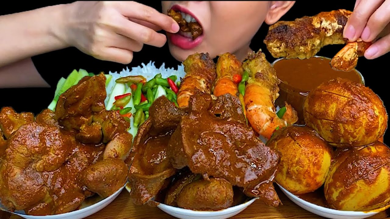 SPICY CHICKEN LIVER AND GIZZARD CURRY, EGG CURRY, FRIED PRAWN, GREEN CHILLI, ONIONS & WHITE RICE