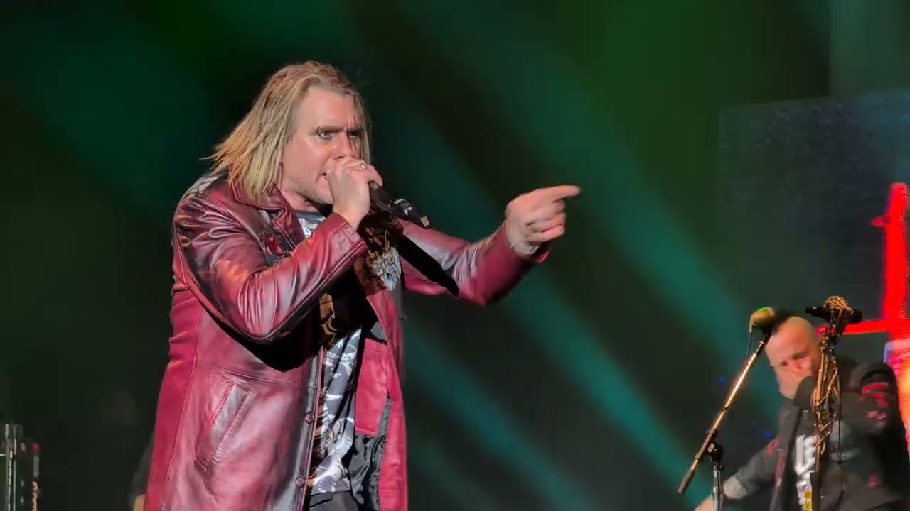 Three Days Grace - So Called Life [4K] live @ Gasometer, Vienna