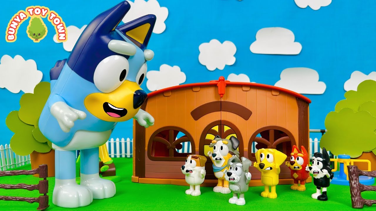 Giant Bluey Goes To School | Lessons For Kids | Pretend Play with Bluey Toys