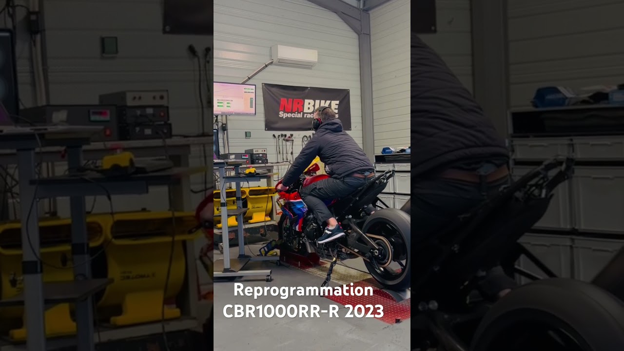 Reprogrammation au banc de puissance de la CBR1000RR-R 2023 . 210 cv a la roue arri&egrave;re