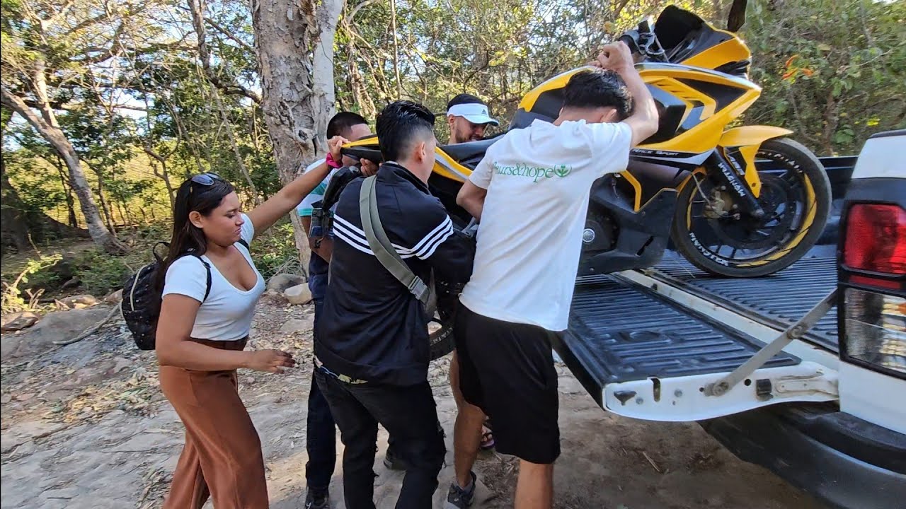 Nos vamos de viaje a la moto de el loro le cortaron los cables de electricidad sus enemigos 😱😓