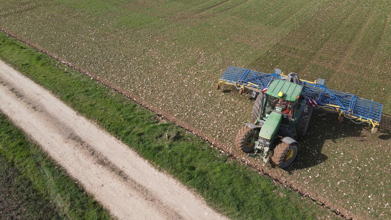 Passage de la herse étrille JD6810 [DJI]