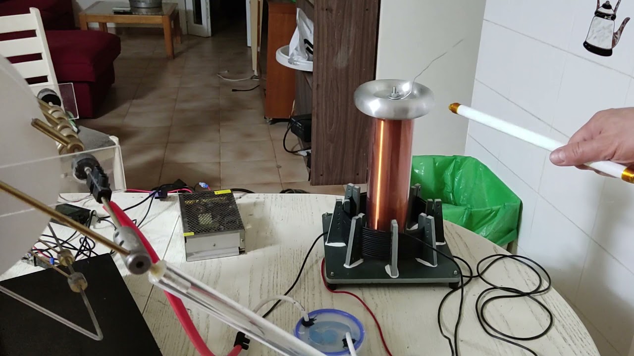 Driving a Tesla Coil With a Quadruple Bonetti Machine