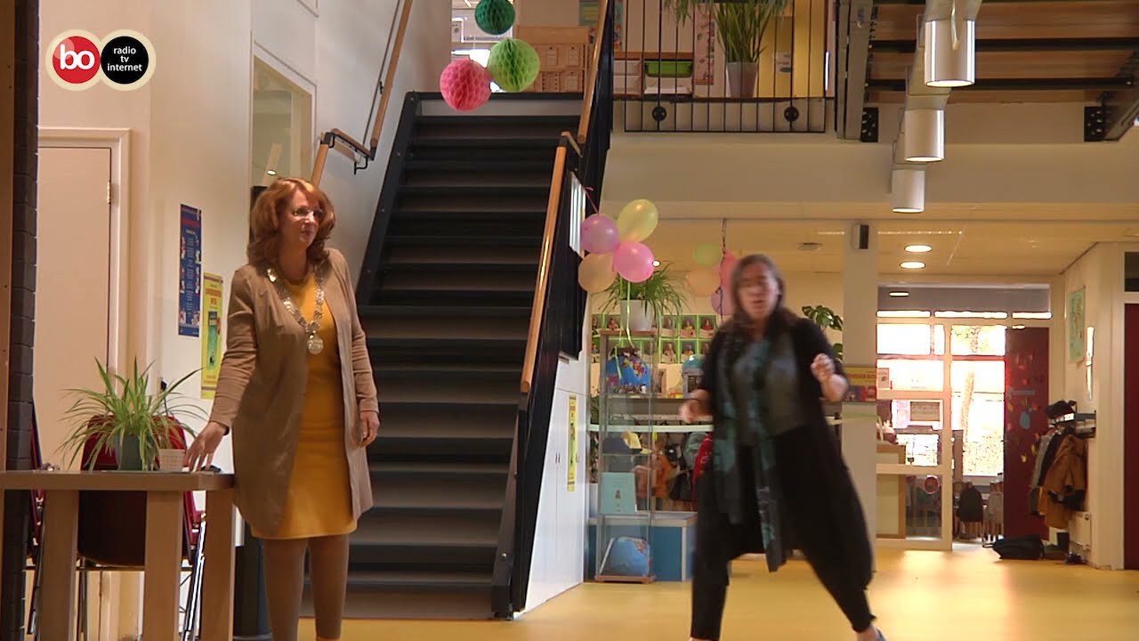 Burgemeester Breuer op bezoek bij Basisschool De Avonturier