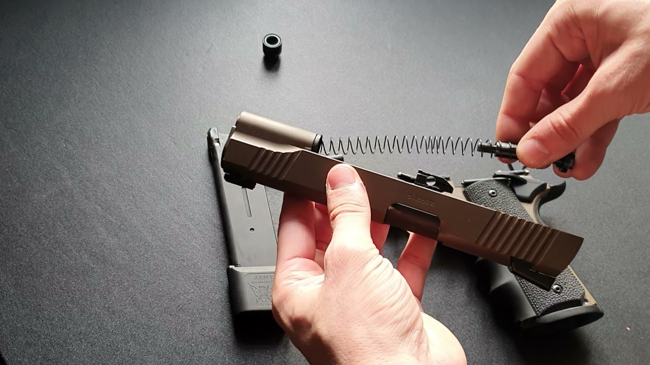 AIRSOFT - ARMY ARMEMENT R32 GBB - présentation pour adulte