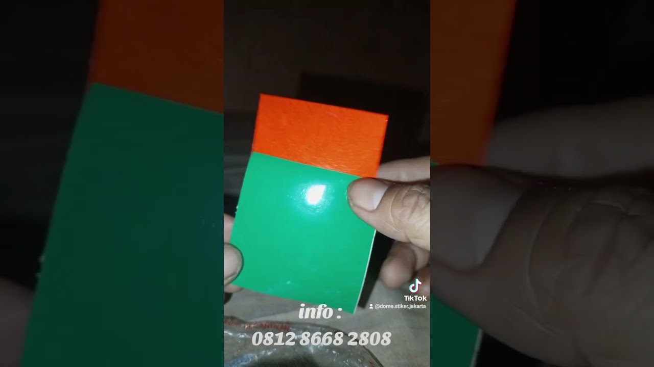 Perbedaan stiker reflektif dan non reflektif