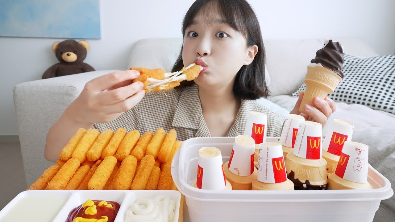 맥도날드 치즈스틱과 소프트콘 먹방🍦❤️다들 무조건 이렇게 뿌셔서 먹어보기⭐️ REALSOUND MUKBANG | Cheese stick,Ice cream :D