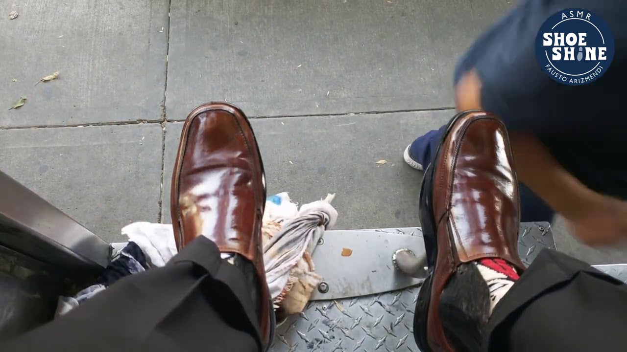 S4E29 Maru cleaning brown laceless shoes #mexico #mx #ASMR #shoeshine #faustoarizmendi
