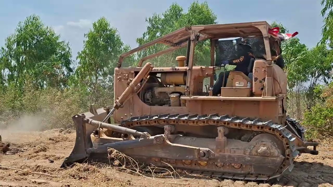 หาชมยากสายดันในตำนานที่ยังมีลมหายใจอยู่ komatsu d80a ทรงพลัง 63 ปี bulldozer