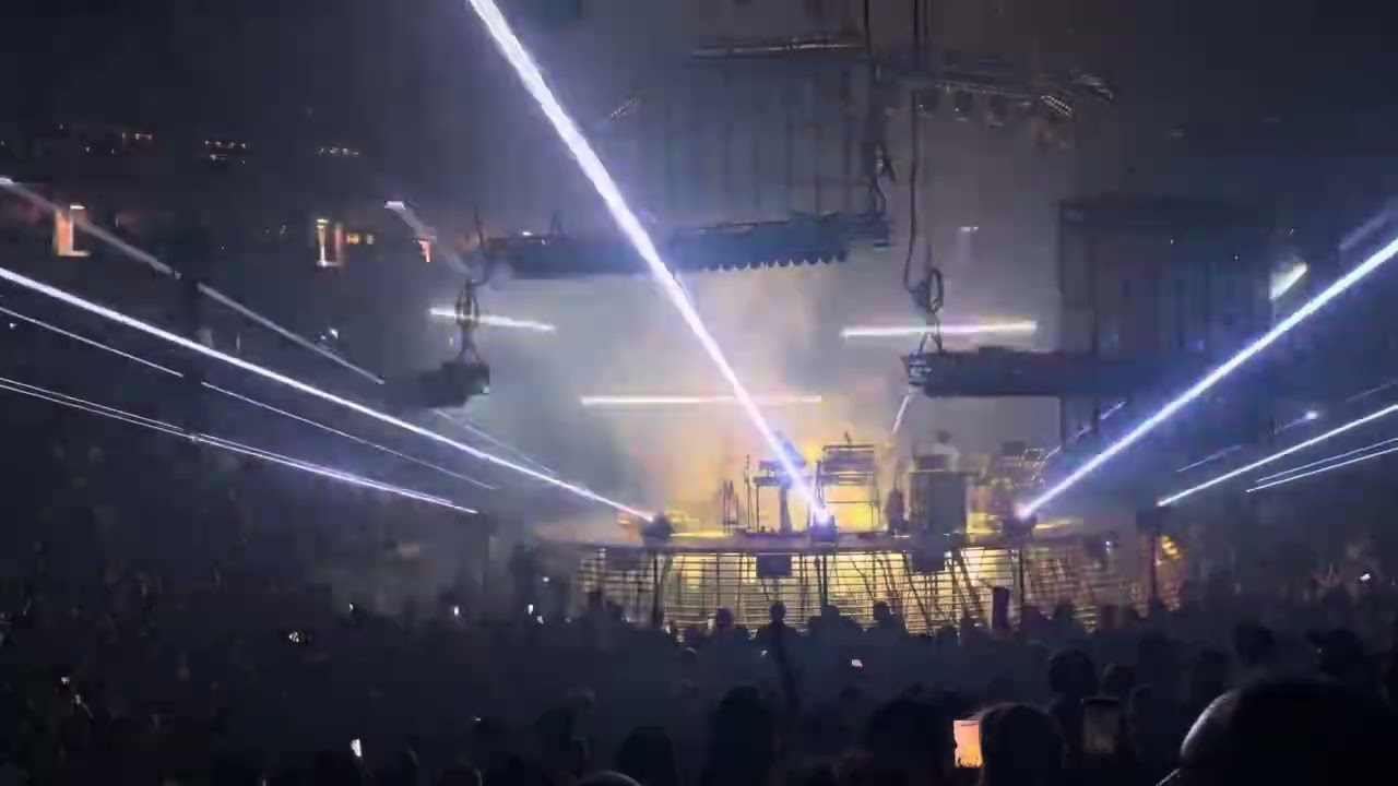 Elephant by Tame Impala [LIVE AT BARCLAYS CENTER]