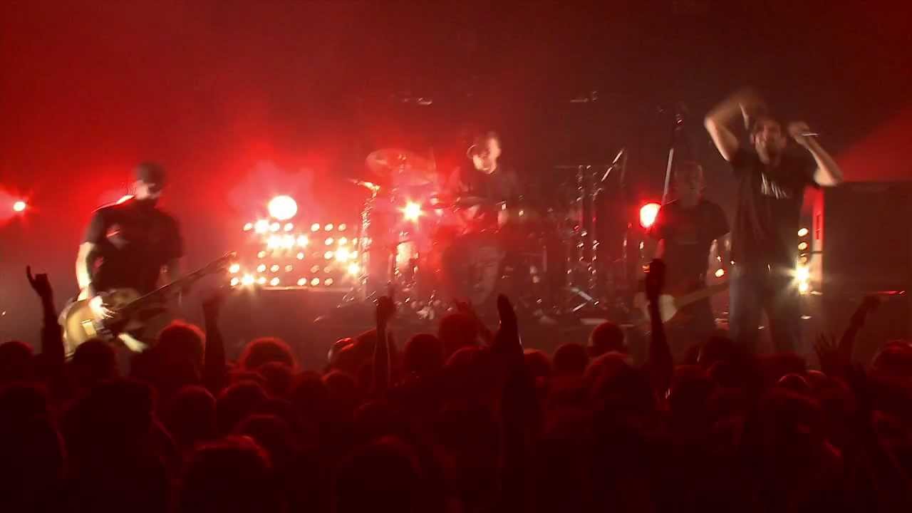 Mass Hysteria 