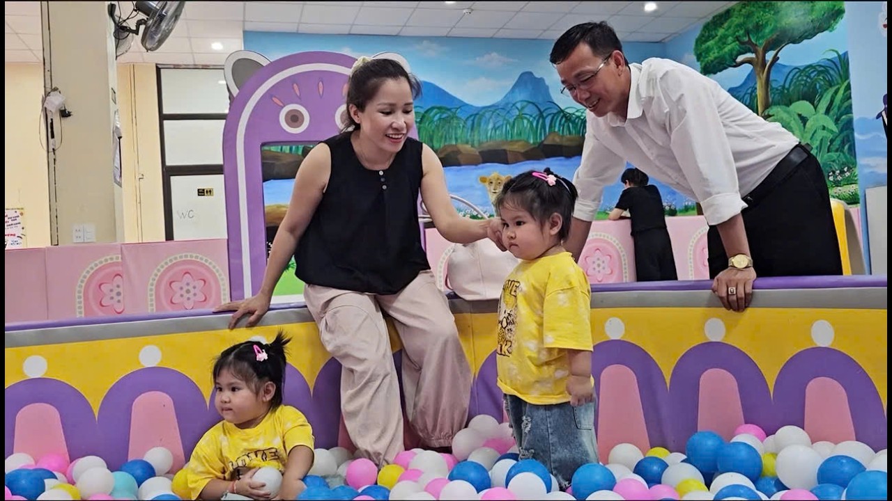 Dung and Hue had a wonderful and happy day with their little family.