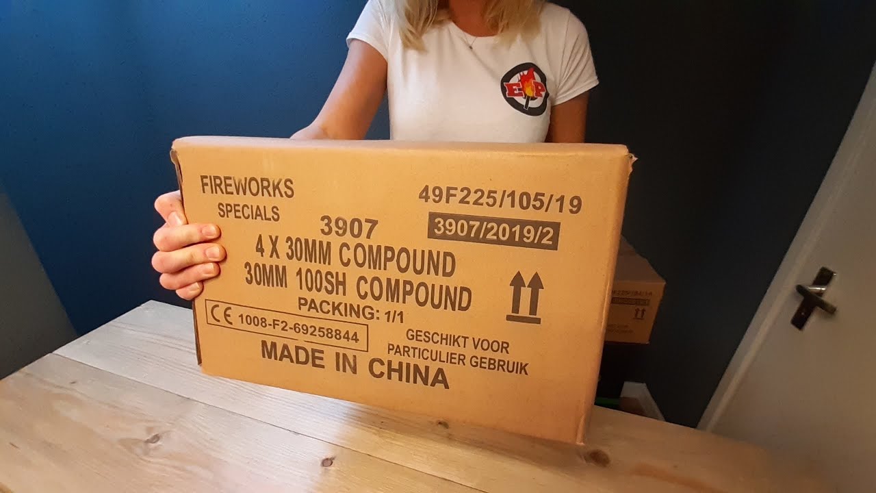 4x 30mm Compound : Fireworks Specials : 100 shots : Straatfilm