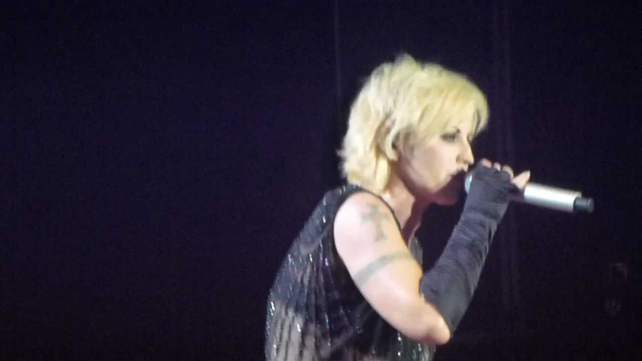 (HD) The Cranberries - Dreams Live @ Rockhal Luxembourg