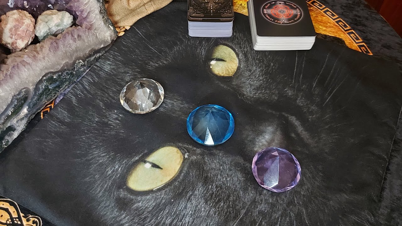 DEUSA HECATE FALA DE REVIRAVOLTA EM SUA VIDA