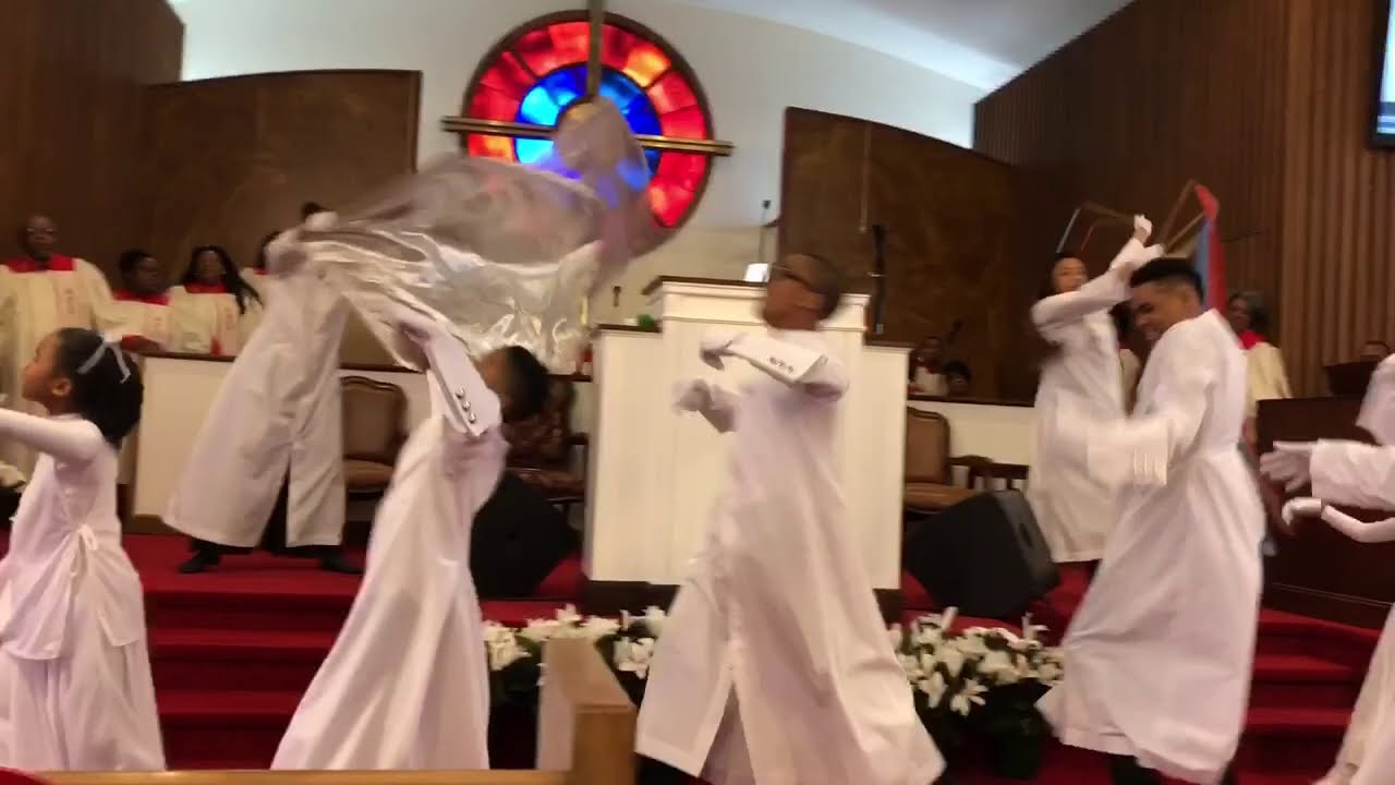 TASHA COBBS LEONARD   YOUR SPIRIT MIME DANCE FEATURING KIERRA SHEARD