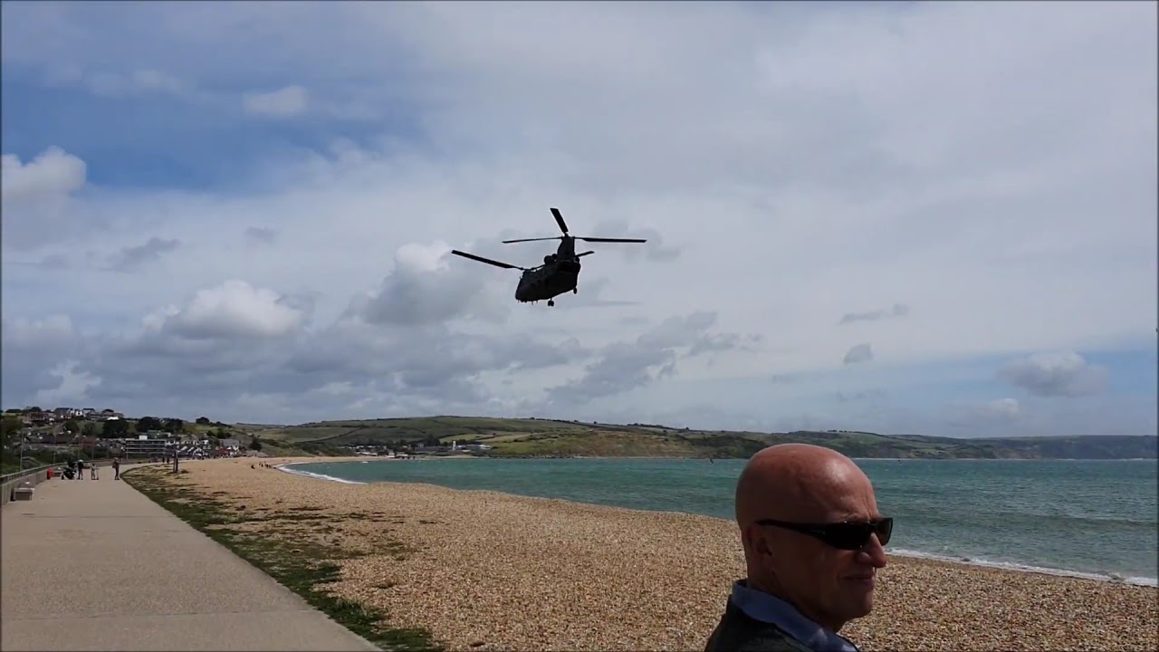 Double Chinook VERY LOW, High Speed Flypast!
