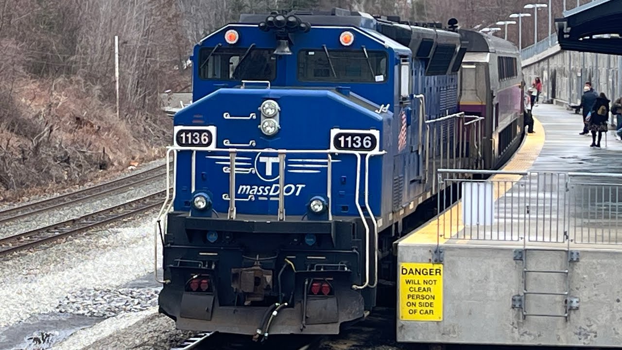 Interesting midday trains for a Saturday in the local vicinity