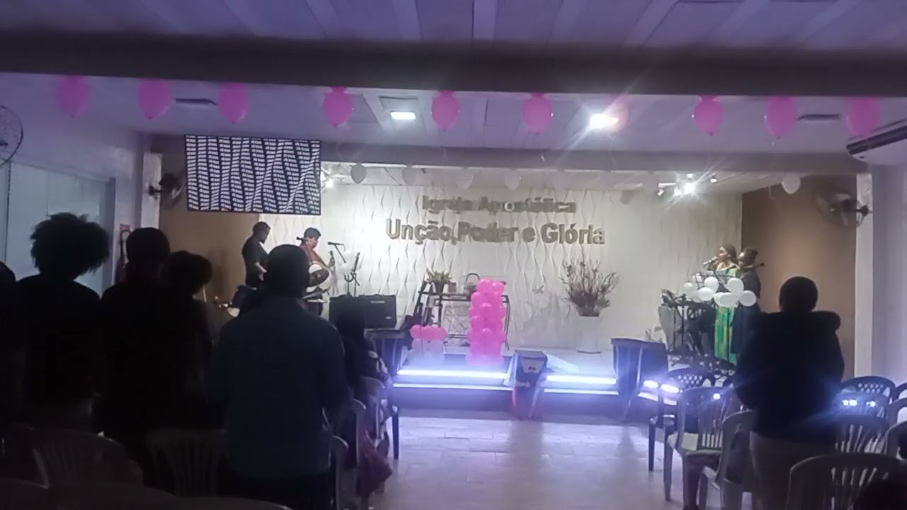 Ministério de louvor som solene adorando ao Senhor 