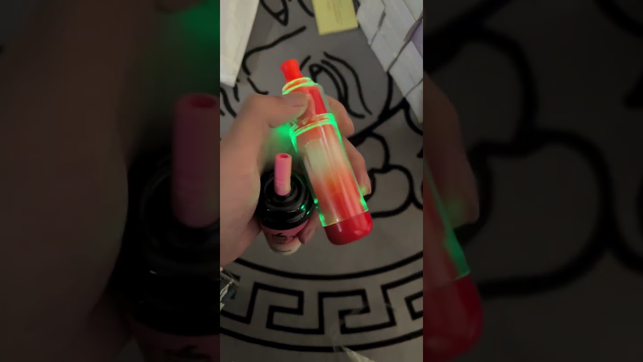 You NEED a Glowing Vape This Winter! 💖🍼 Mini Cup vs. COOS Bottle! 