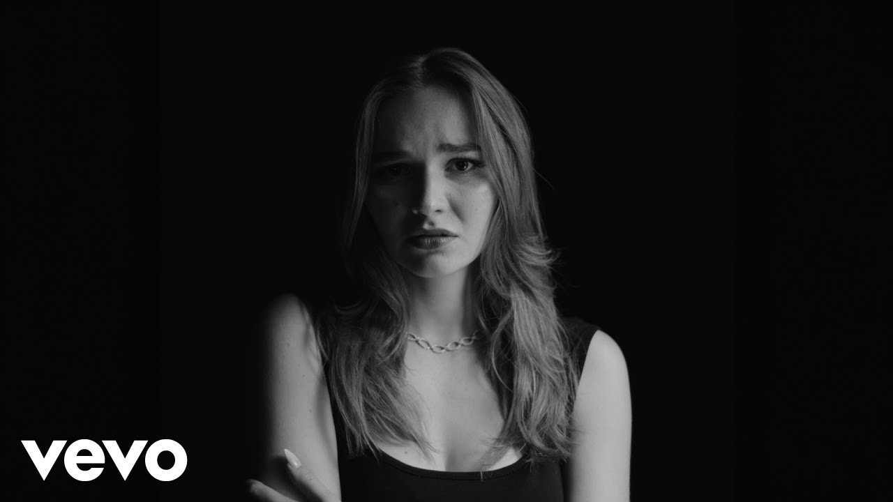 Julia Meladin - Schatten im Licht (Offizielles Video)